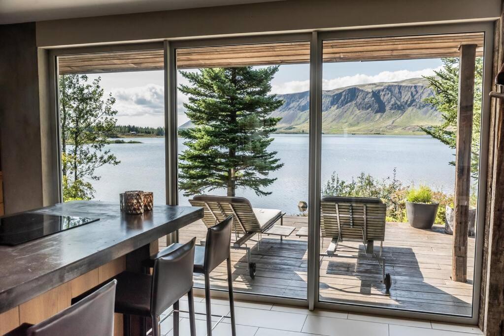 Luxury Lakefront Villa, Infinity Hot Tub And Sauna Grimsnes og Grafningshreppur ภายนอก รูปภาพ