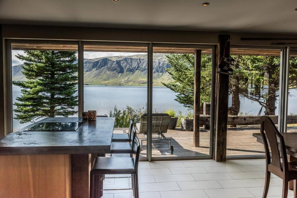 Luxury Lakefront Villa, Infinity Hot Tub And Sauna Grimsnes og Grafningshreppur ภายนอก รูปภาพ